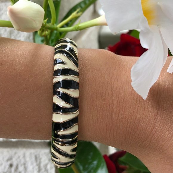 KJL original Black White Gold Tiger Print Bangle - Picture 3 of 10